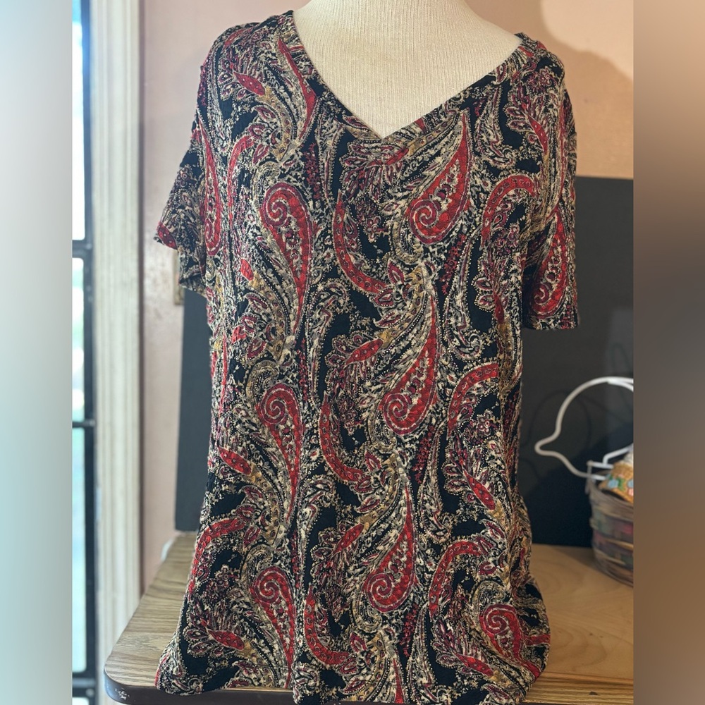 White Stag Paisley Print V-Neck Top
